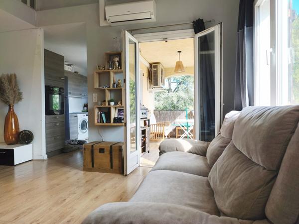 Peymeinade (06530) À VENDRE – DUPLEX TRAVERSANT AVEC TERRASSE - 105 m² Loi Carrez – PEYMEINADE (06530)