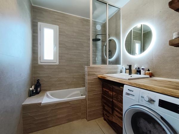 Peymeinade (06530) À VENDRE – DUPLEX TRAVERSANT AVEC TERRASSE - 105 m² Loi Carrez – PEYMEINADE (06530)