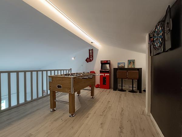 Peymeinade (06530) À VENDRE – DUPLEX TRAVERSANT AVEC TERRASSE - 105 m² Loi Carrez – PEYMEINADE (06530)