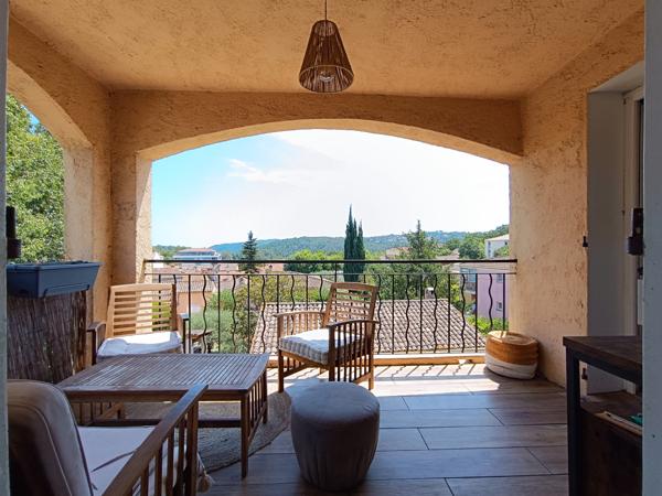 Peymeinade (06530) À VENDRE – DUPLEX TRAVERSANT AVEC TERRASSE - 105 m² Loi Carrez – PEYMEINADE (06530)