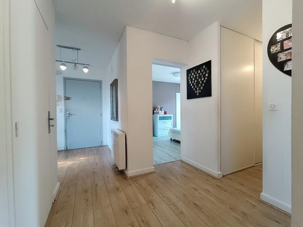 Peymeinade (06530) À VENDRE – DUPLEX TRAVERSANT AVEC TERRASSE - 105 m² Loi Carrez – PEYMEINADE (06530)