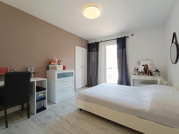 Peymeinade (06530) À VENDRE – DUPLEX TRAVERSANT AVEC TERRASSE - 105 m² Loi Carrez – PEYMEINADE (06530)