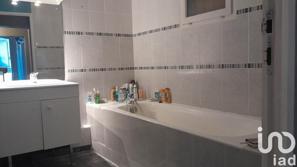 House for sale 6 rooms 160 m² Saint-Just-sur-Dive