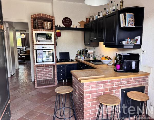 Vente immeuble Carcassonne comprenant local commercial VIDE et logement 115 m² avec terrasse