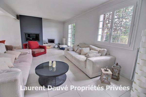 45590 SAINT CYR EN VAL - Maison individuelle sur s/sol - 5 chambres dont 2 au rdc - Quartier calme