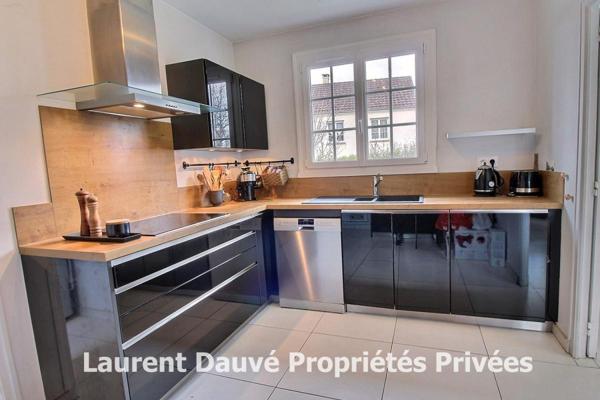 45590 SAINT CYR EN VAL - Maison individuelle sur s/sol - 5 chambres dont 2 au rdc - Quartier calme