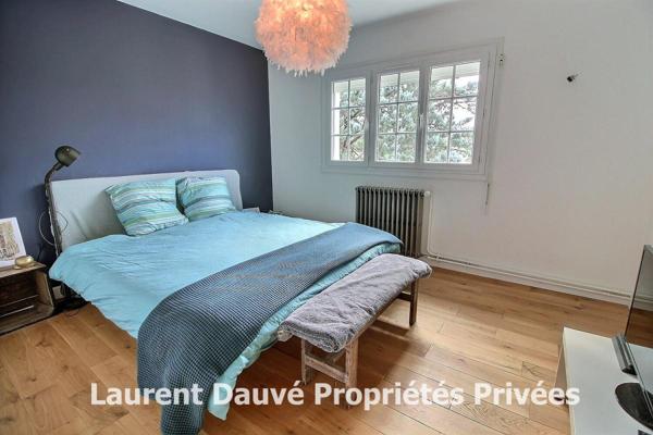 45590 SAINT CYR EN VAL - Maison individuelle sur s/sol - 5 chambres dont 2 au rdc - Quartier calme