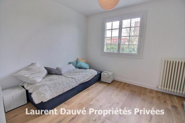 45590 SAINT CYR EN VAL - Maison individuelle sur s/sol - 5 chambres dont 2 au rdc - Quartier calme