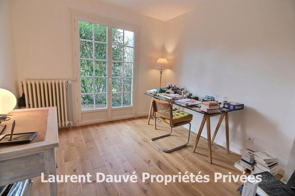 45590 SAINT CYR EN VAL - Maison individuelle sur s/sol - 5 chambres dont 2 au rdc - Quartier calme