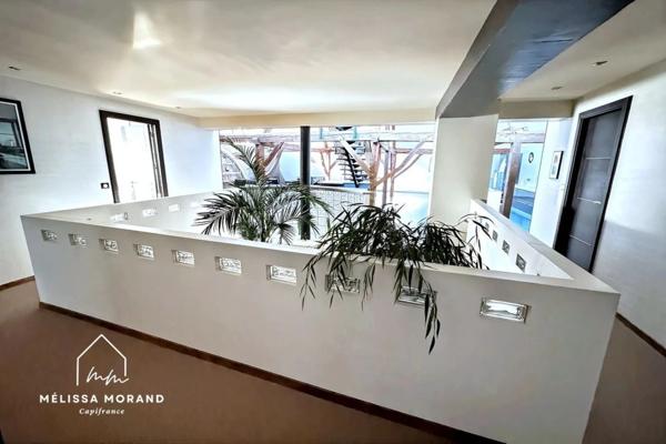 Bien d'exception, maison de village triplex unique de 285 m2 à vendre à ALLONZIER LA CAILLE (74), rénovée haut de gamme