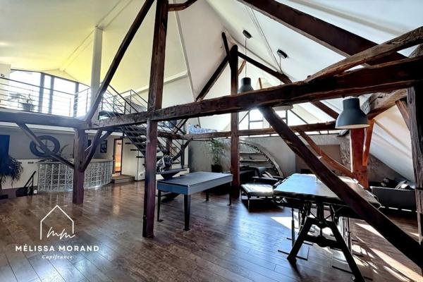 Bien d'exception, maison de village triplex unique de 285 m2 à vendre à ALLONZIER LA CAILLE (74), rénovée haut de gamme