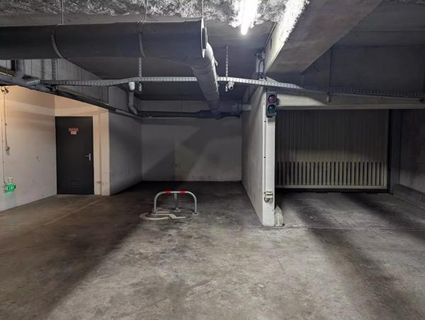 A VENDRE : PARKING SOUS-SOL - EMBOUCHURE/PONTS JUMEAUX