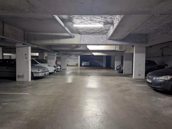 A VENDRE : PARKING SOUS-SOL - EMBOUCHURE/PONTS JUMEAUX