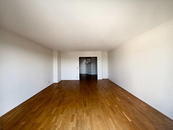 Appartement Pontoise 4 pièce(s) €300 000 ** - Référence 11022