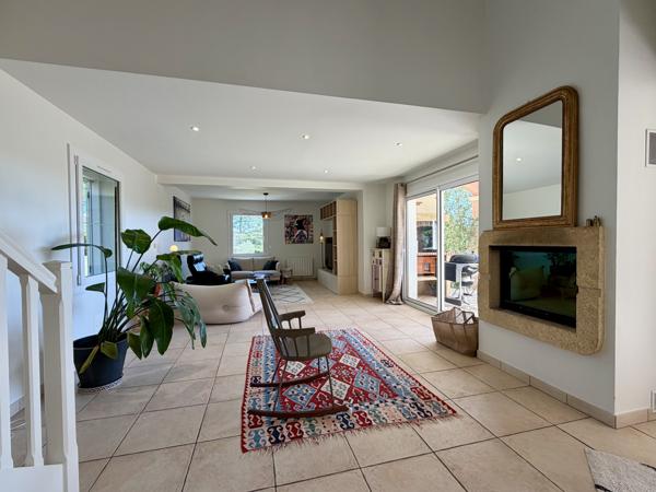 Villeneuve-sur-Lot (47300) Aux portes de Villeneuve-sur-Lot - Villa moderne d'environ 176 m2, 5 chambres avec piscine et vue dominante