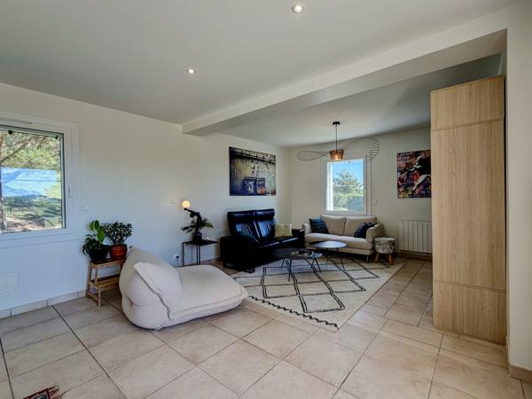 Villeneuve-sur-Lot (47300) Aux portes de Villeneuve-sur-Lot - Villa moderne d'environ 176 m2, 5 chambres avec piscine et vue dominante