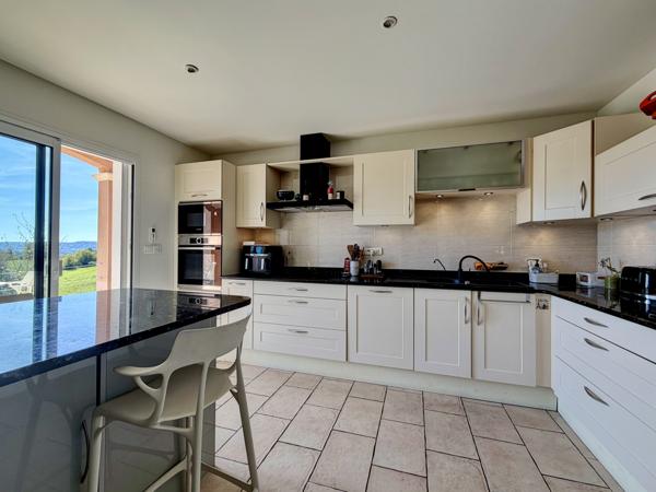 Villeneuve-sur-Lot (47300) Aux portes de Villeneuve-sur-Lot - Villa moderne d'environ 176 m2, 5 chambres avec piscine et vue dominante