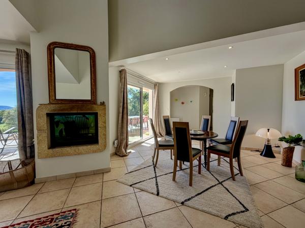 Villeneuve-sur-Lot (47300) Aux portes de Villeneuve-sur-Lot - Villa moderne d'environ 176 m2, 5 chambres avec piscine et vue dominante