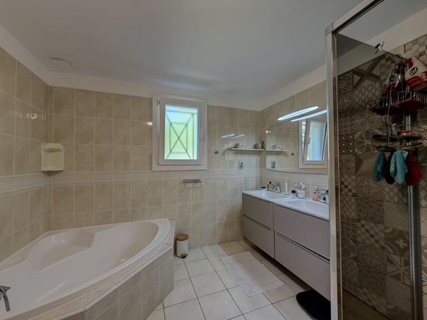 Villeneuve-sur-Lot (47300) Aux portes de Villeneuve-sur-Lot - Villa moderne d'environ 176 m2, 5 chambres avec piscine et vue dominante