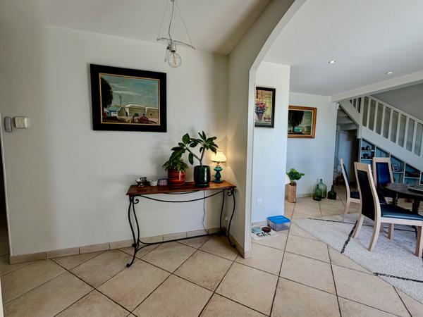 Villeneuve-sur-Lot (47300) Aux portes de Villeneuve-sur-Lot - Villa moderne d'environ 176 m2, 5 chambres avec piscine et vue dominante