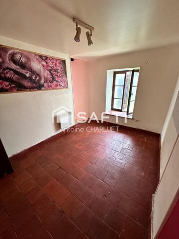 Maison avec beau potentiel locatif.