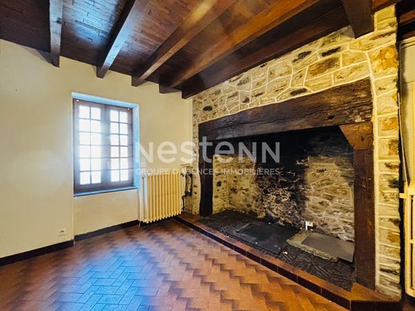 A VENDRE CHAMBOULIVE DE BOURG MAISON TERRASSE ET JARDIN