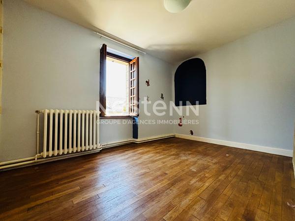 A VENDRE CHAMBOULIVE DE BOURG MAISON TERRASSE ET JARDIN