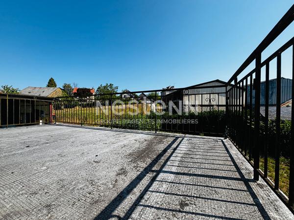 A VENDRE CHAMBOULIVE DE BOURG MAISON TERRASSE ET JARDIN