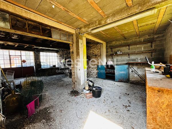 A VENDRE CHAMBOULIVE DE BOURG MAISON TERRASSE ET JARDIN