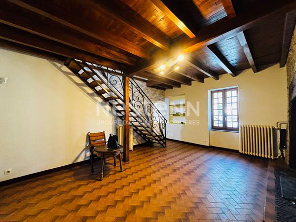 A VENDRE CHAMBOULIVE DE BOURG MAISON TERRASSE ET JARDIN