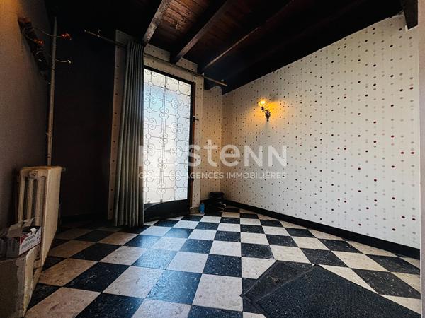 A VENDRE CHAMBOULIVE DE BOURG MAISON TERRASSE ET JARDIN