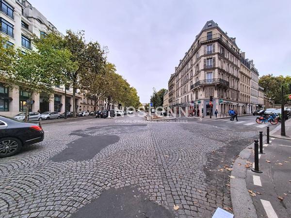 Studette Paris 8 m2, Friedland, Place de l Etoile, parc Monceau, Haussmann,  premier achat, pied-a-terre