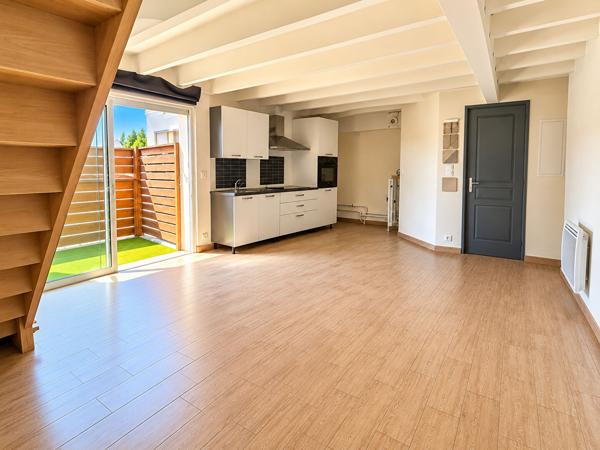 Spacieux T2 bis climatisé avec mezzanine et balcon Dernier étage