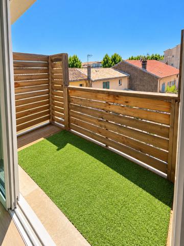 Spacieux T2 bis climatisé avec mezzanine et balcon Dernier étage