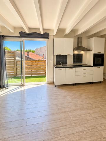 Spacieux T2 bis climatisé avec mezzanine et balcon Dernier étage