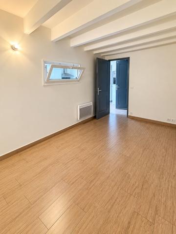 Spacieux T2 bis climatisé avec mezzanine et balcon Dernier étage
