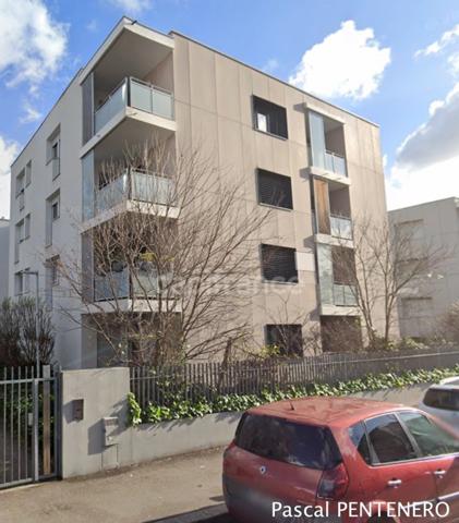 Appartement T2 avec terrasse à Vénissieux, proche Village