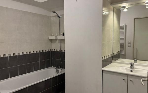 Appartement à vendre    3 pièces •  Vénissieux