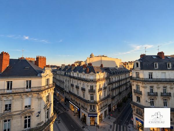 HYPER-CENTRE – DUPLEX DE 150 M² AU DERNIER ÉTAGE – TOIT CATHÉDRALE