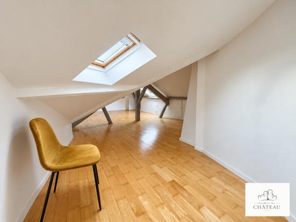 HYPER-CENTRE – DUPLEX DE 150 M² AU DERNIER ÉTAGE – TOIT CATHÉDRALE