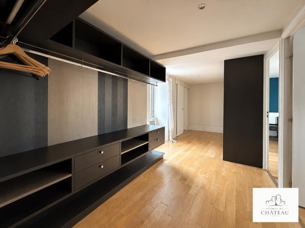 HYPER-CENTRE – DUPLEX DE 150 M² AU DERNIER ÉTAGE – TOIT CATHÉDRALE