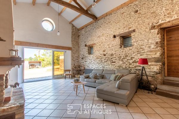 Grange du XXème siècle entièrement rénovée avec vue sur la Vie