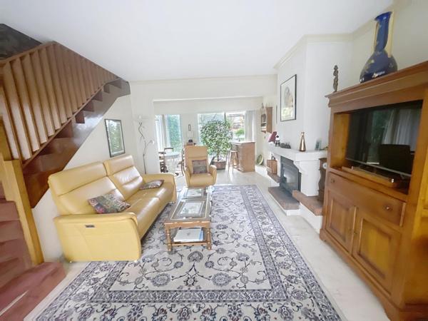 MAISON INDIVIDUELLE  DE 116 M2  HABITABLE (125 M2 AU SOL) A  ATHIS-MONS FACE A LA SEINE