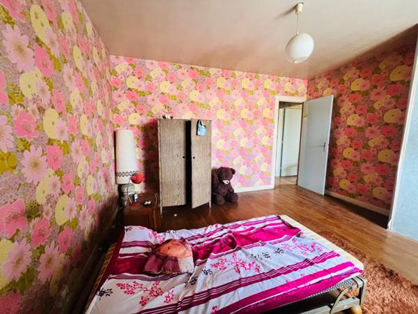 Maison à rénover – Fort potentiel – 140 m² + grenier – Grange – Cour