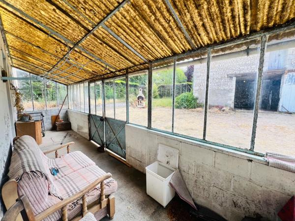 Maison à rénover – Fort potentiel – 140 m² + grenier – Grange – Cour