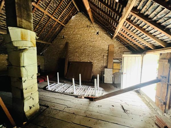 Maison à rénover – Fort potentiel – 140 m² + grenier – Grange – Cour