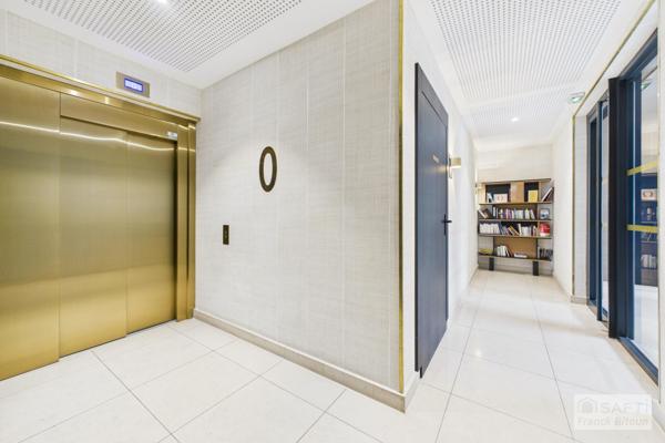 Quartier Delage-Bécon. 3 pièces récent avec grand balcon et parking.