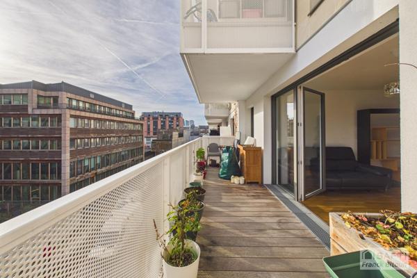 Quartier Delage-Bécon. 3 pièces récent avec grand balcon et parking.