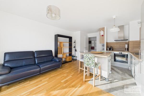 Quartier Delage-Bécon. 3 pièces récent avec grand balcon et parking.