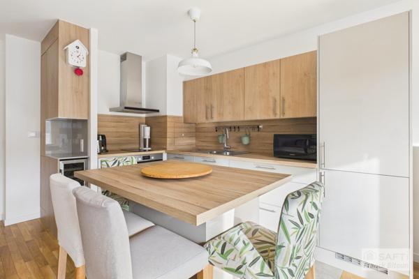 Quartier Delage-Bécon. 3 pièces récent avec grand balcon et parking.